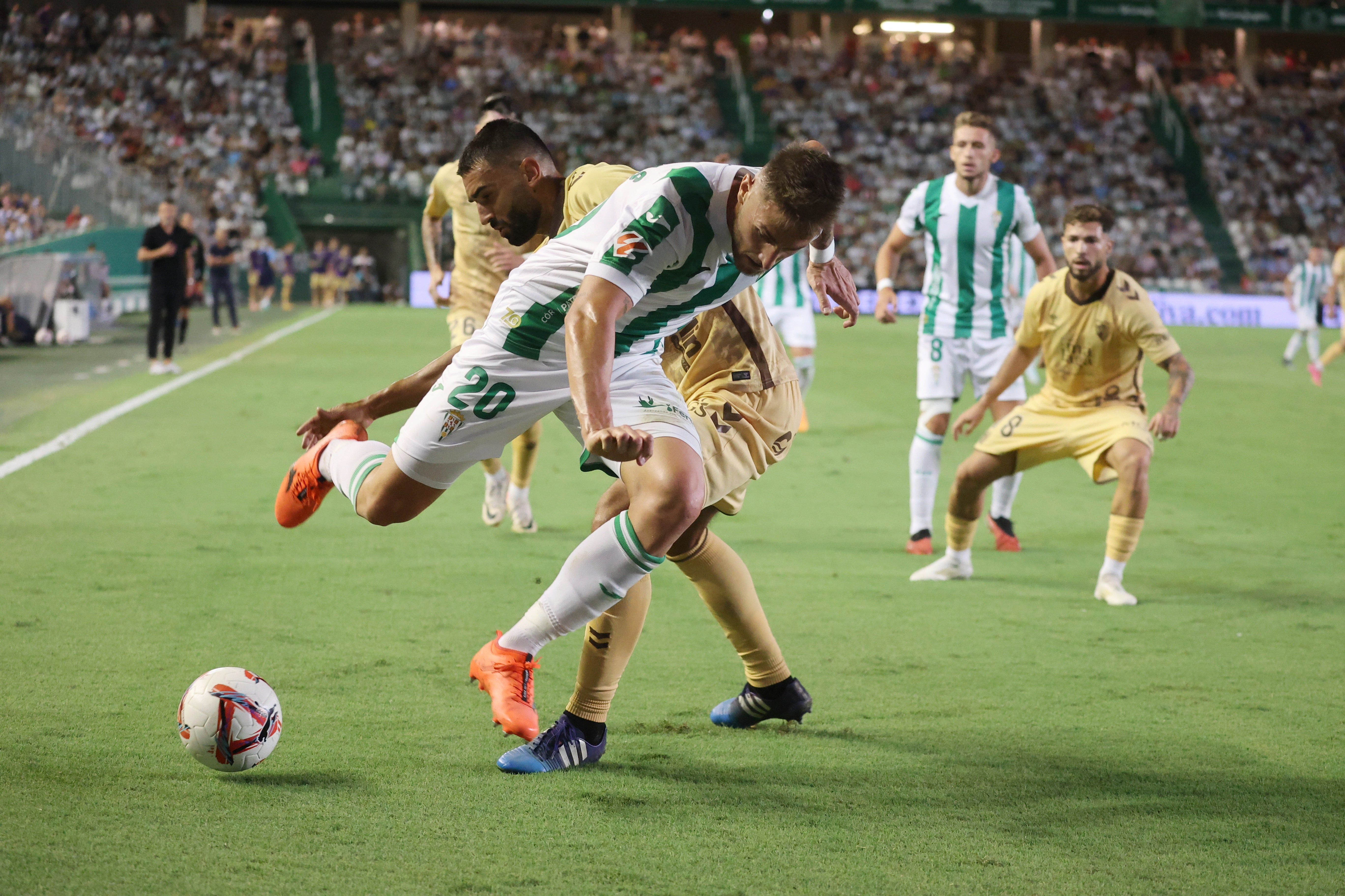 Las mejores imágenes del intenso derbi entre el Córdoba y el Málaga