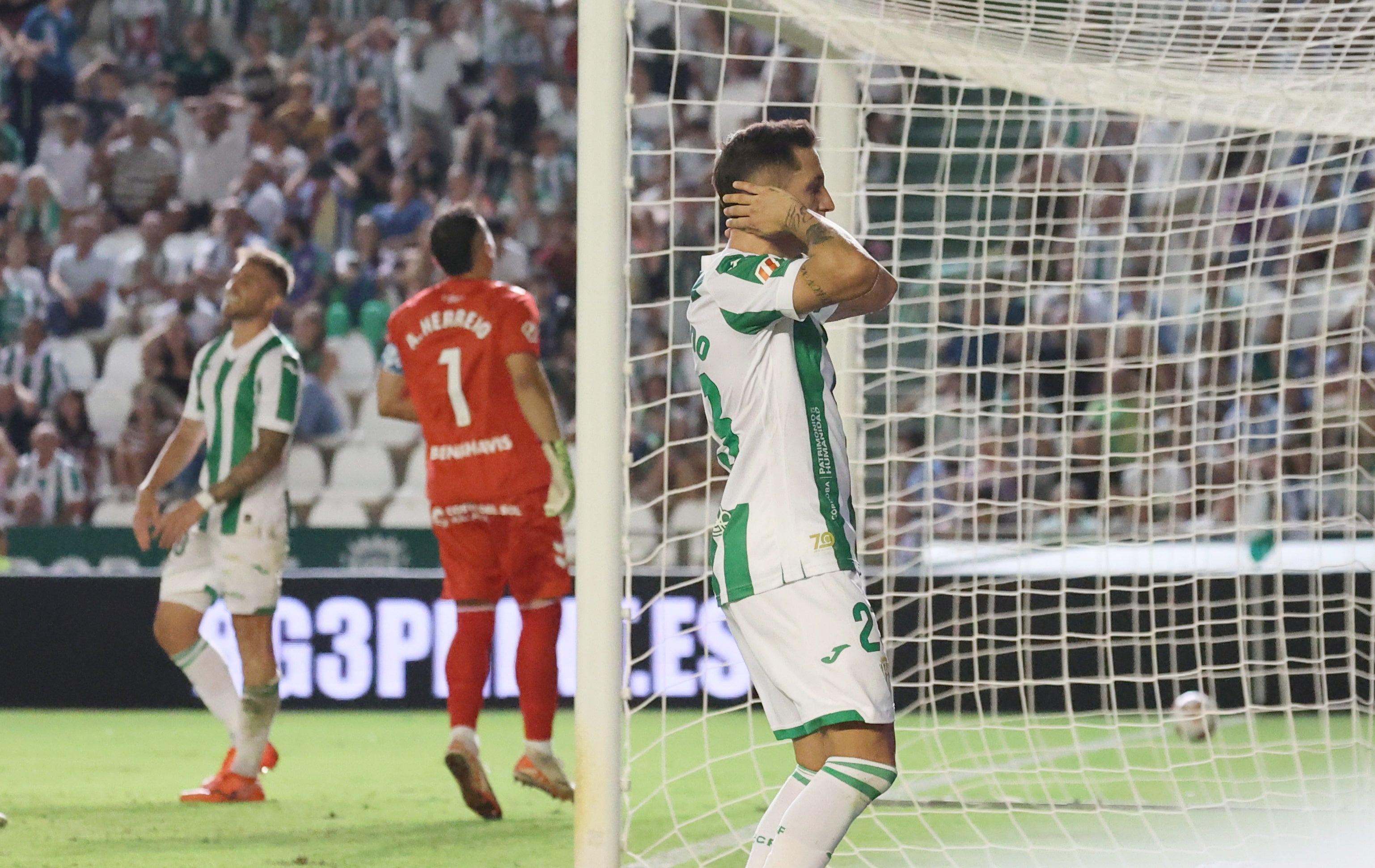 Las mejores imágenes del intenso derbi entre el Córdoba y el Málaga