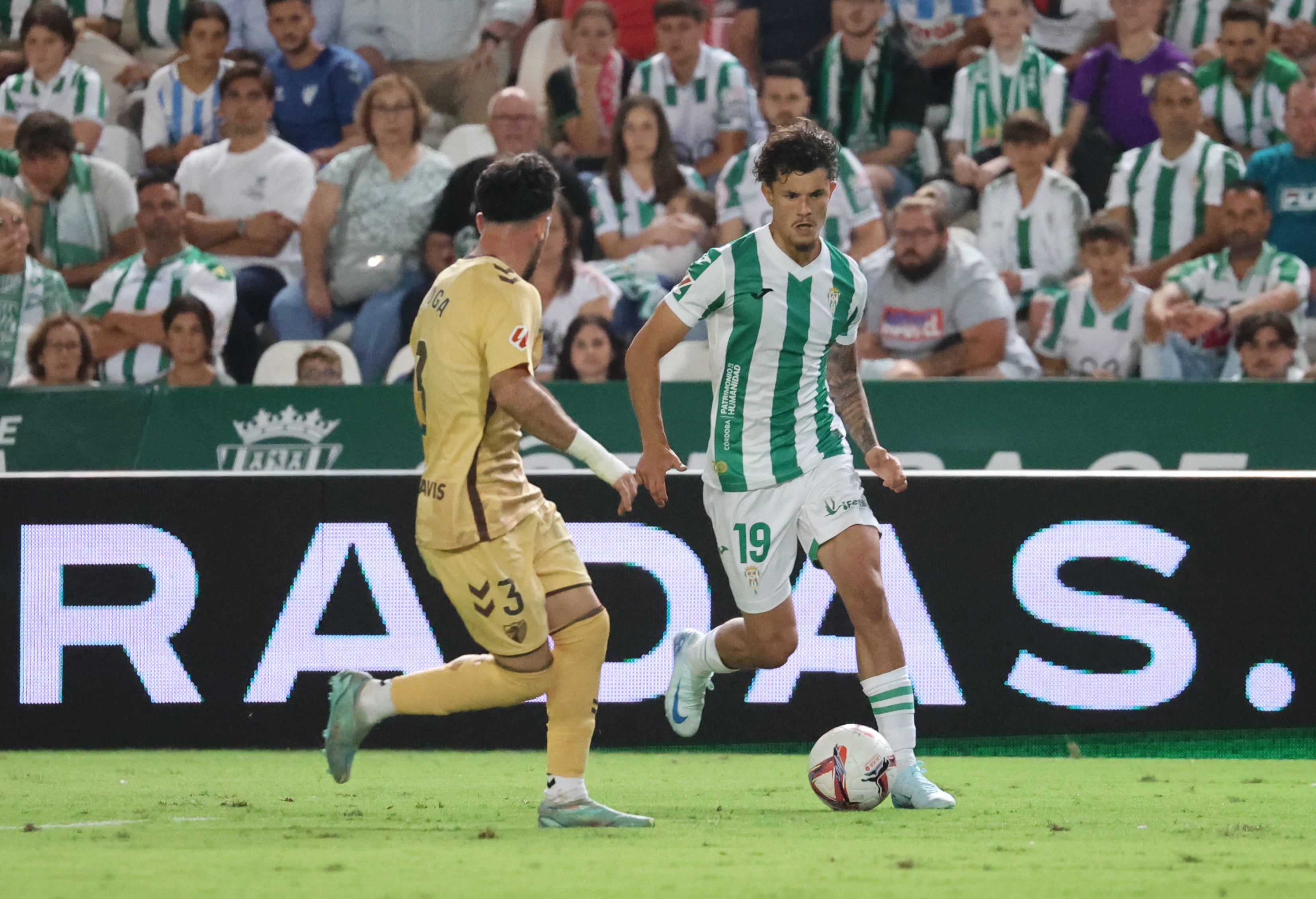 Las mejores imágenes del intenso derbi entre el Córdoba y el Málaga