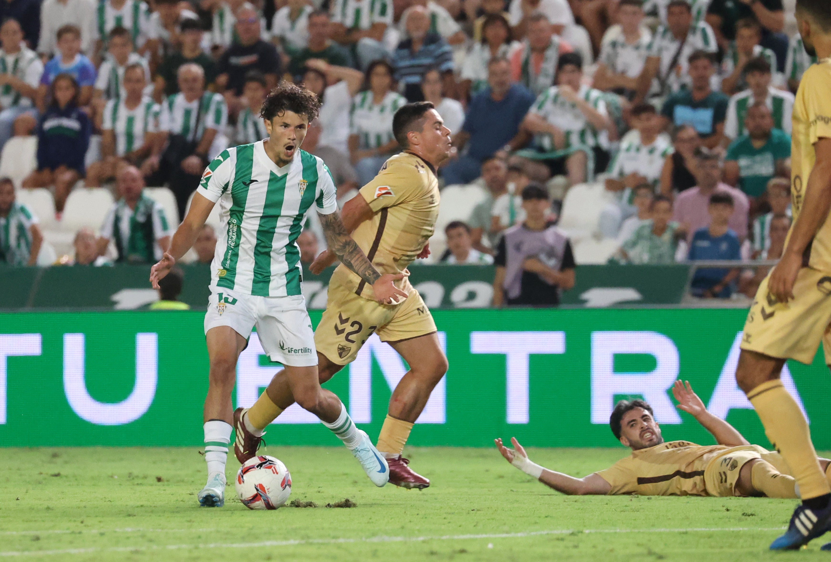 Las mejores imágenes del intenso derbi entre el Córdoba y el Málaga