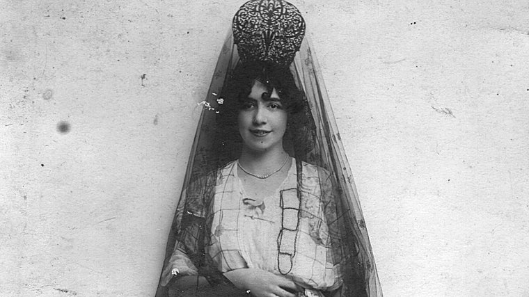 En una foto hecha el año de su boda y que envió a su hermana Pura