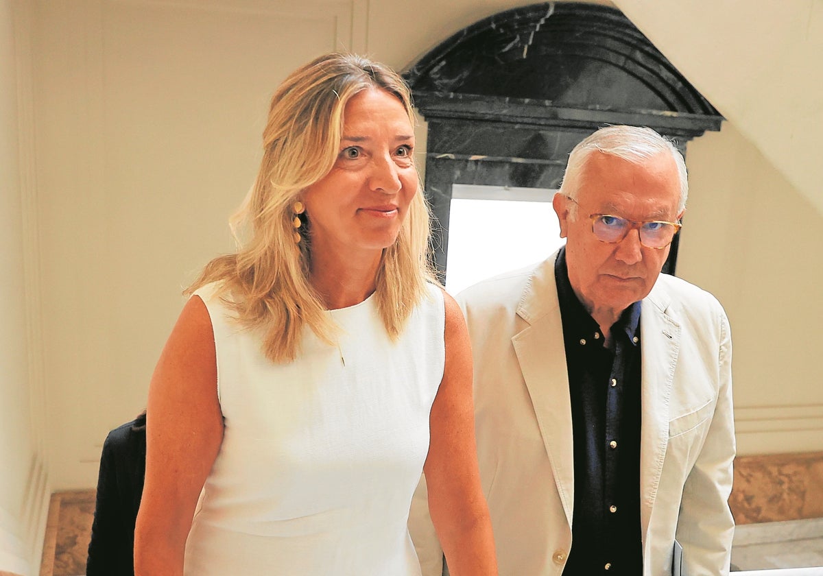 Alicia García, portavoz del PP en el Senado, junto a Javier Arenas