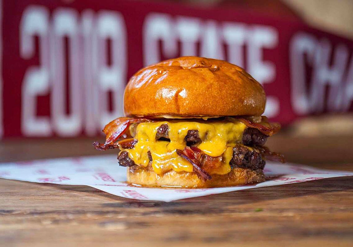 Imagen de la hamburguesa de Hundred Burgers, premiada como la mejor del mundo