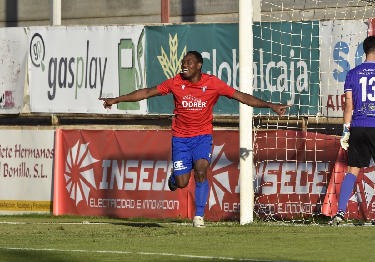 Gol de Mamadou, de La Roda CF, frente a la UD Carrión, en la primera jornada del Grupo I de Preferente