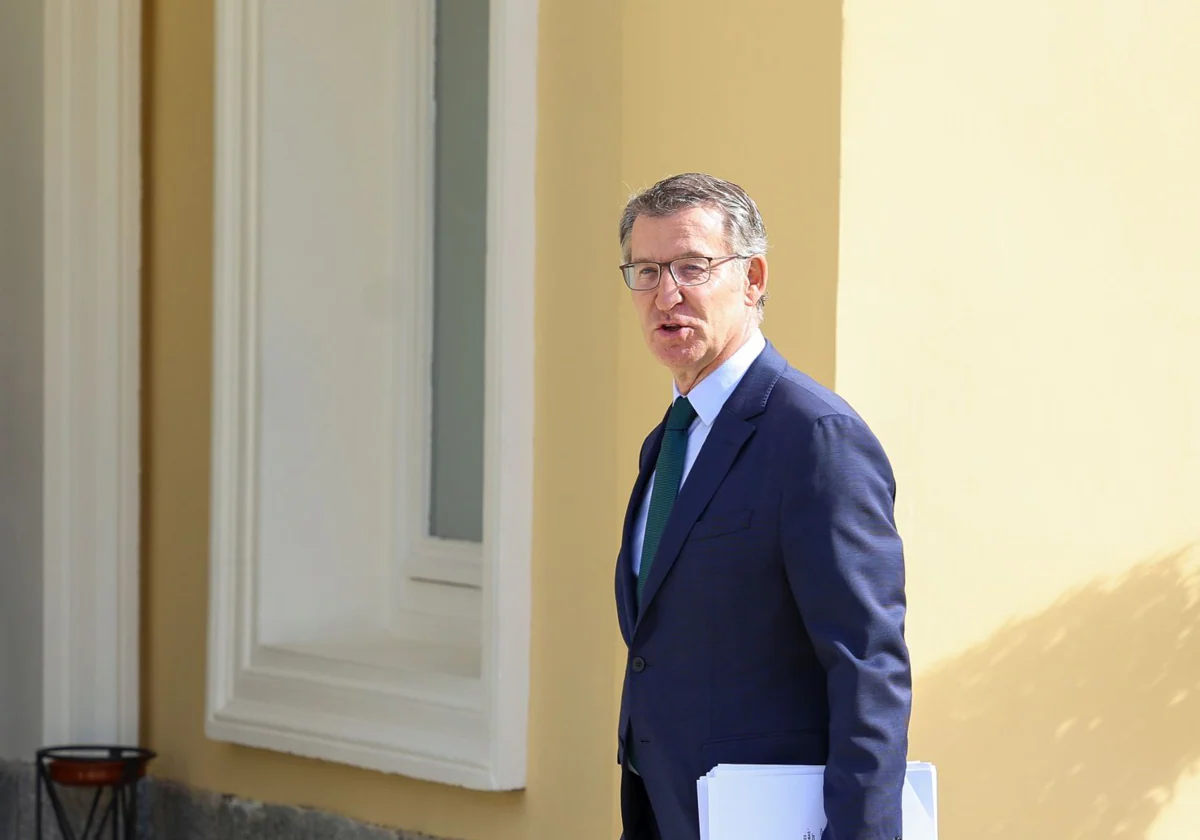 El presidente del PP, Alberto Núñez Feijóo, en el palacete de los Duques de Pastrana, en Madrid