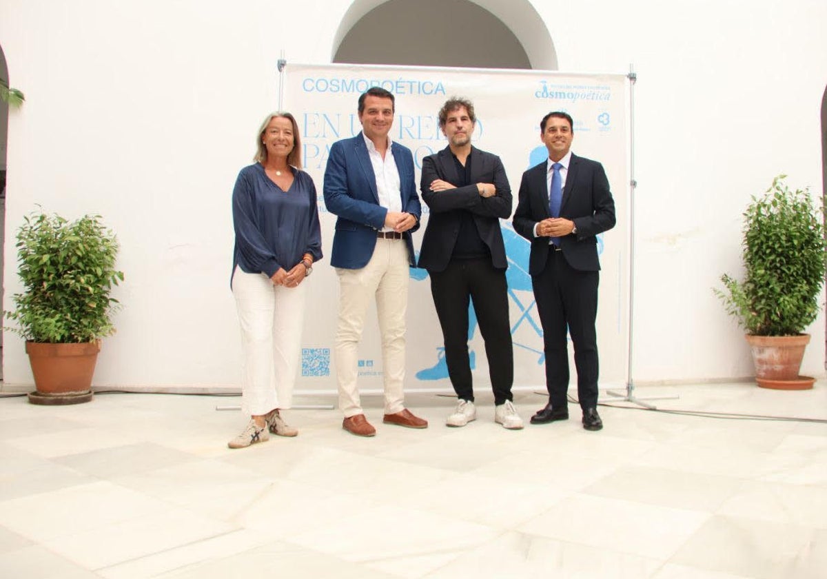 Isabel Albás, José María Bellido, Antonio Agredano y Leopoldo Izquierdo, en la presentación de Cosmopoética