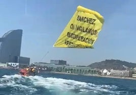 La Fiscalía pide seis años de cárcel para dos activistas de Greenpeace por embestir a tres guardias urbanos con sus lanchas