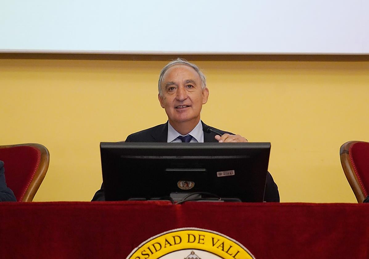 Largo, ayer en la inauguración del curso en la UVa