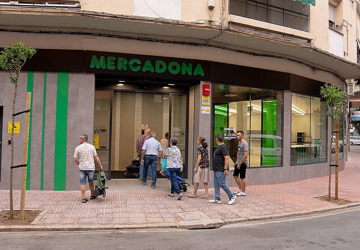 Mercadona reformado en el barrio de Santa Rosa