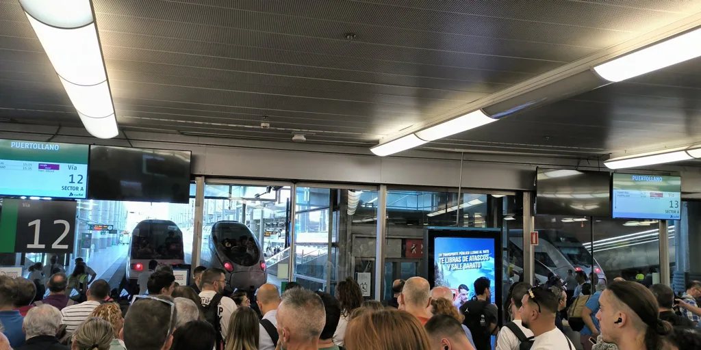 Un fallo informático de la estación de Atocha provoca retrasos de más de una hora en los trenes Madrid-Sevilla