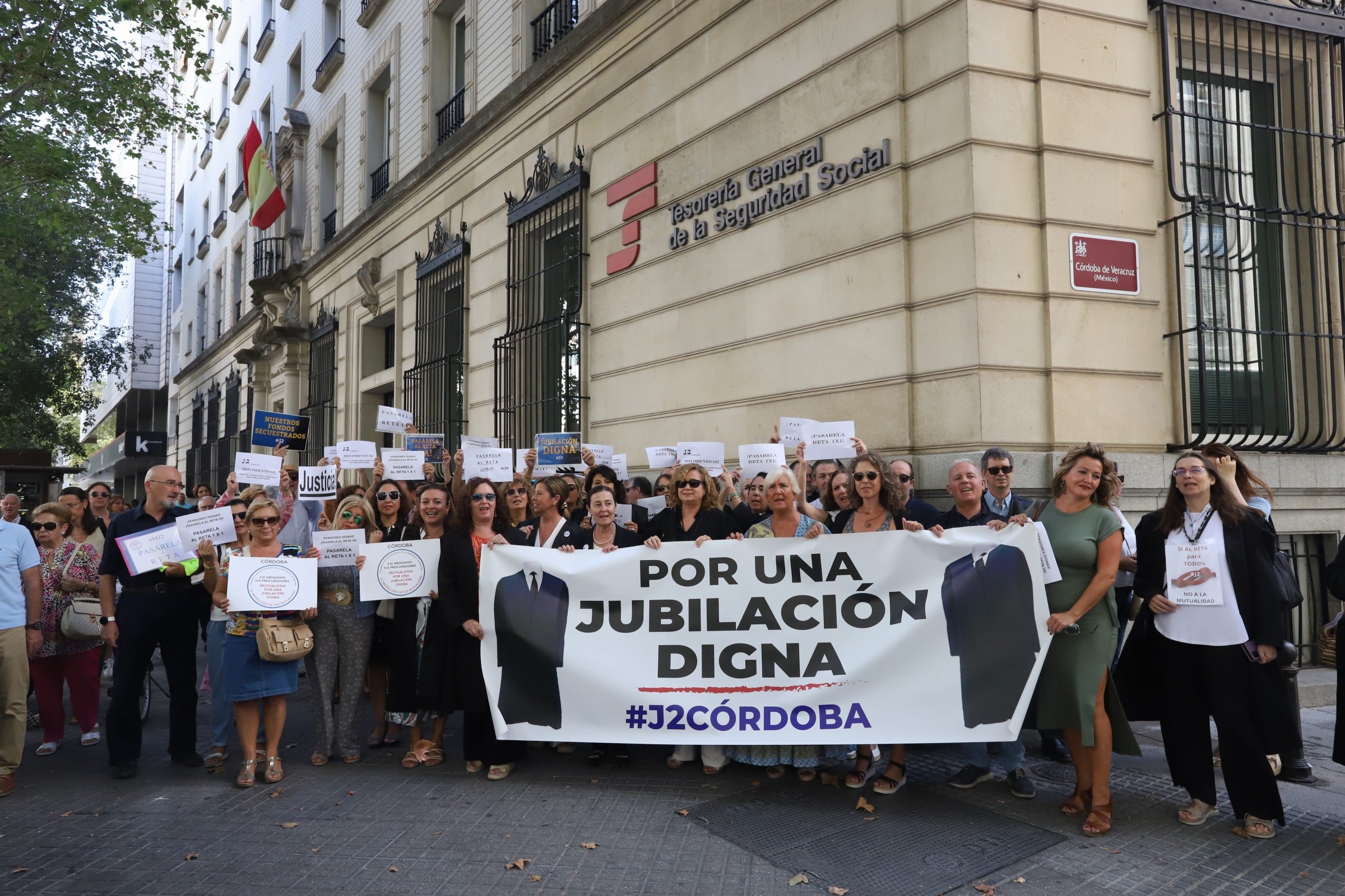 Fotos: la protesta de los abogados y procuradores cordobeses por sus pensiones