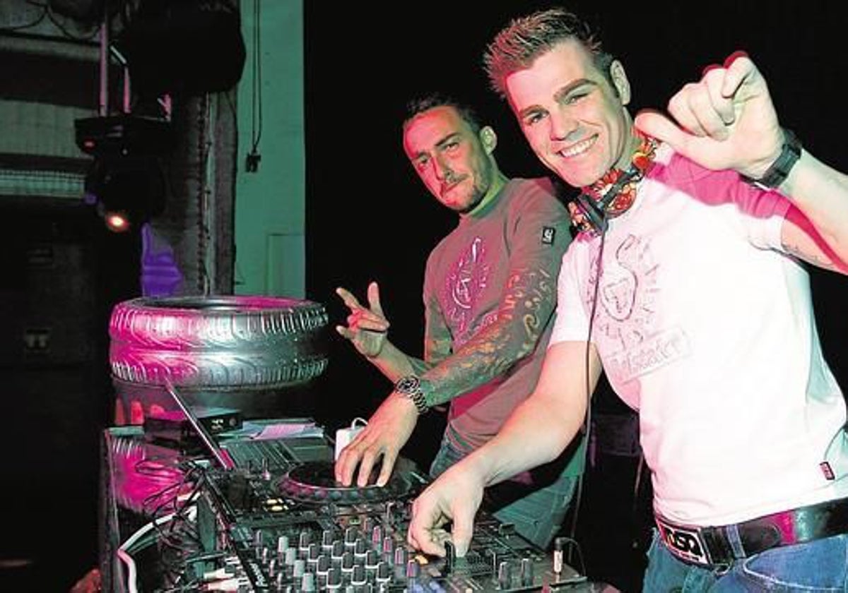El exmotorista Fonsi Nieto pincha música en la localidad de Bargas
