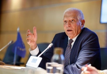 Borrell imita a Robles y califica de «régimen dictatorial» al Gobierno de Maduro