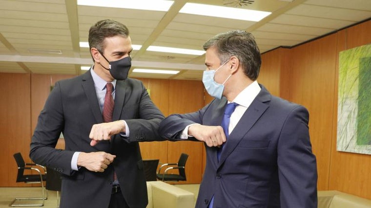 Pedro Sánchez y Leopoldo López en la sede del PSOE