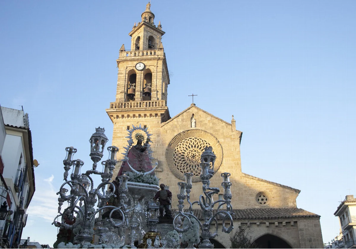 Nuestra Señora de Villaviciosa, este domingo, a su salida de la parroquia de San Lorenzo