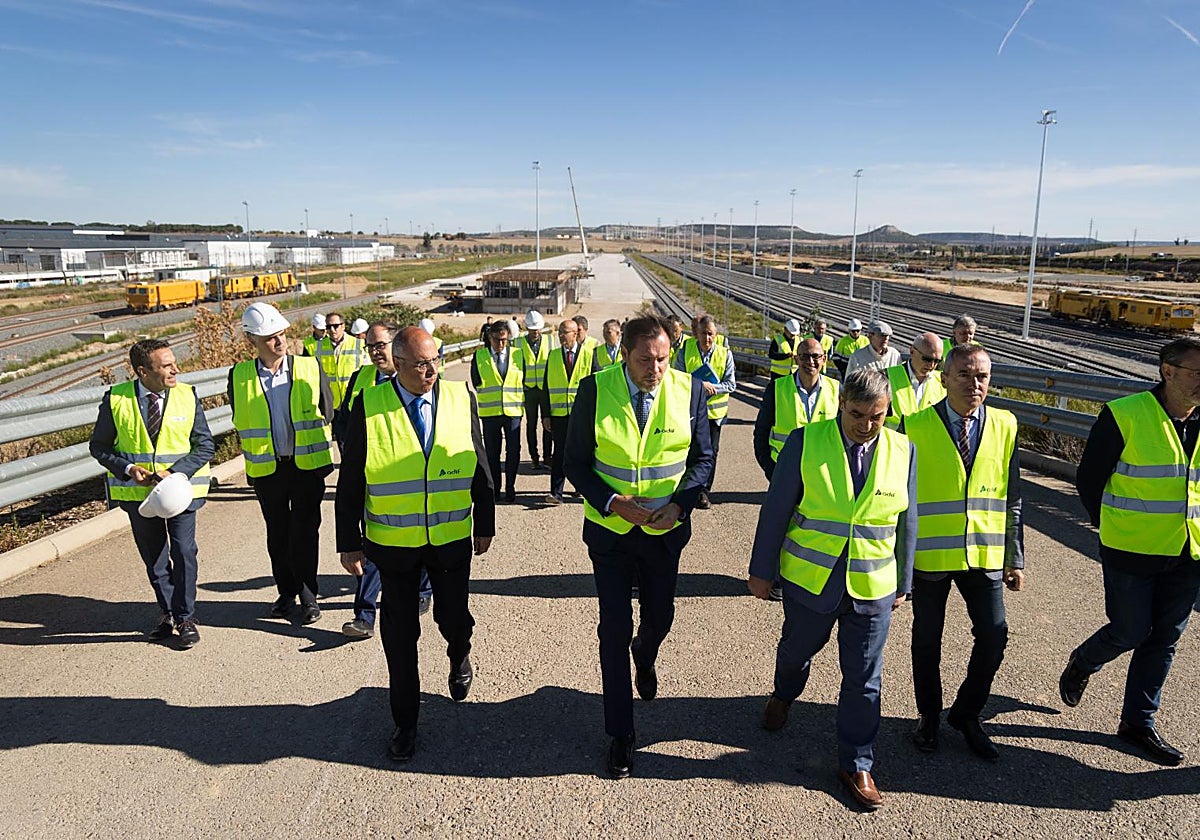 Puente, este lunes en su visita al Complejo Ferroviario de Valladolid