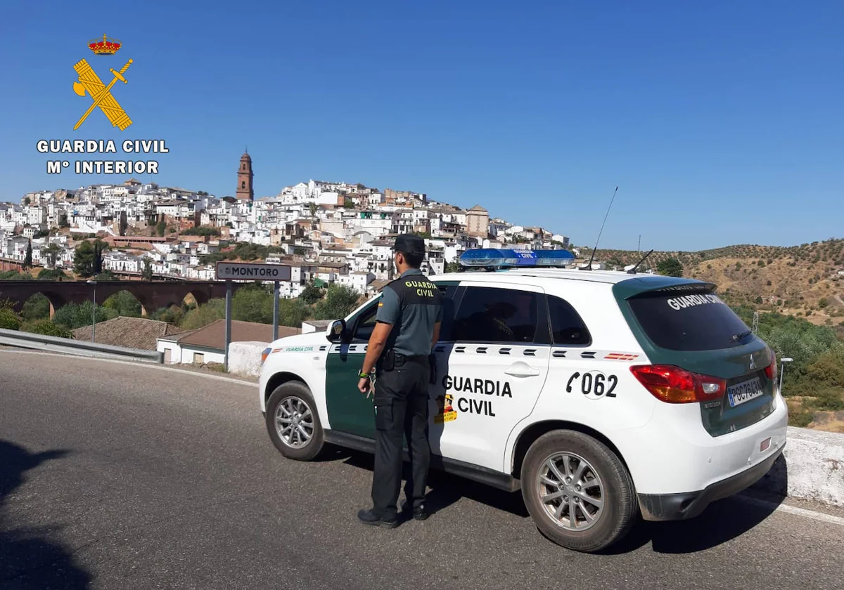 Una patrulla de la Guardia Civil en la localidad de Motoro