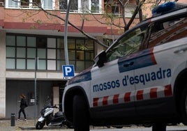 Los Mossos buscan al sospechoso de amputar una mano a su pareja en Santa Coloma (Barcelona)