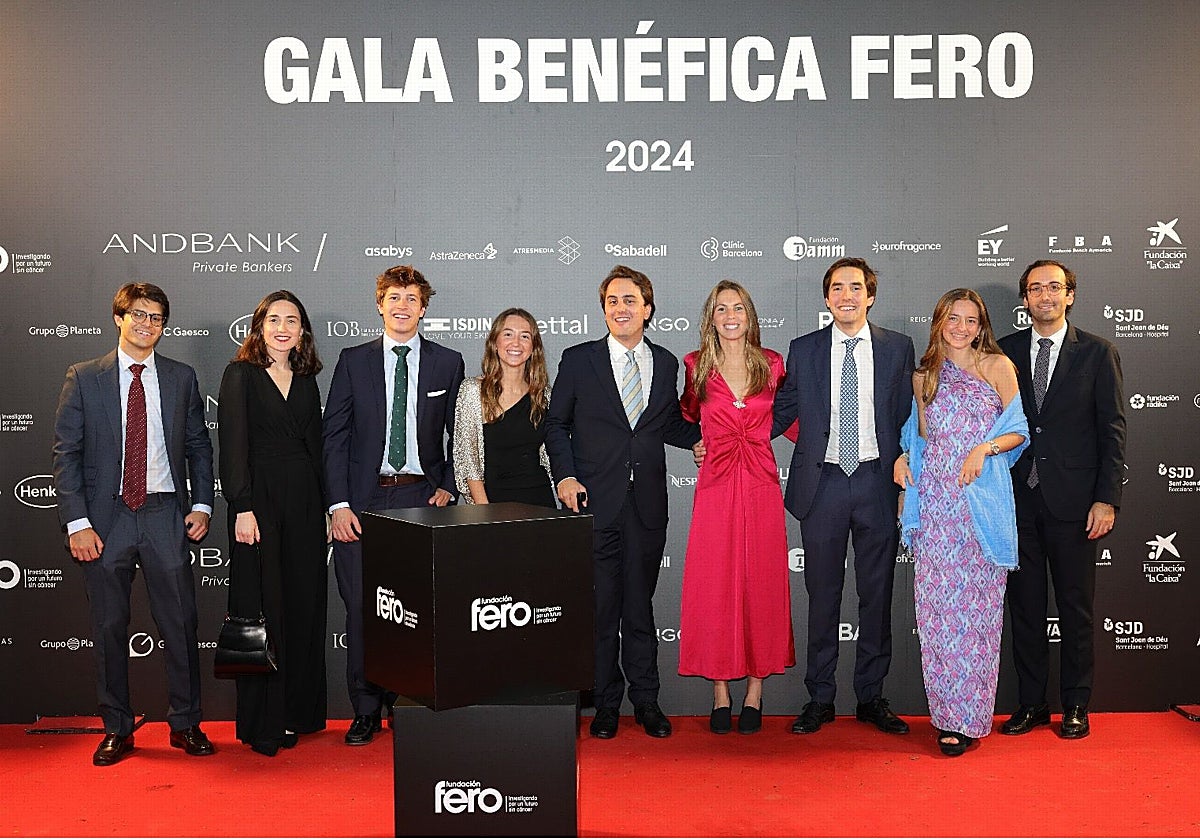 De izquierda a derecha, Miguel Closa, Laura Guix, Arturo Hernández, Anna González, Ignacio Molins (secretario general), Ariadna Vallverdú (presidenta), Luis Corbella, Anna Sanchis y Xavier Varon en una reciente gala