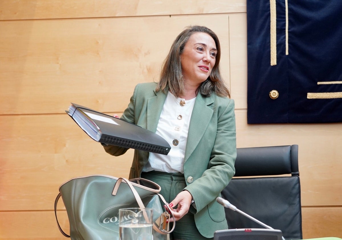 La consejera de Agricultura, María González Corral, comparece en la comisión del ramo