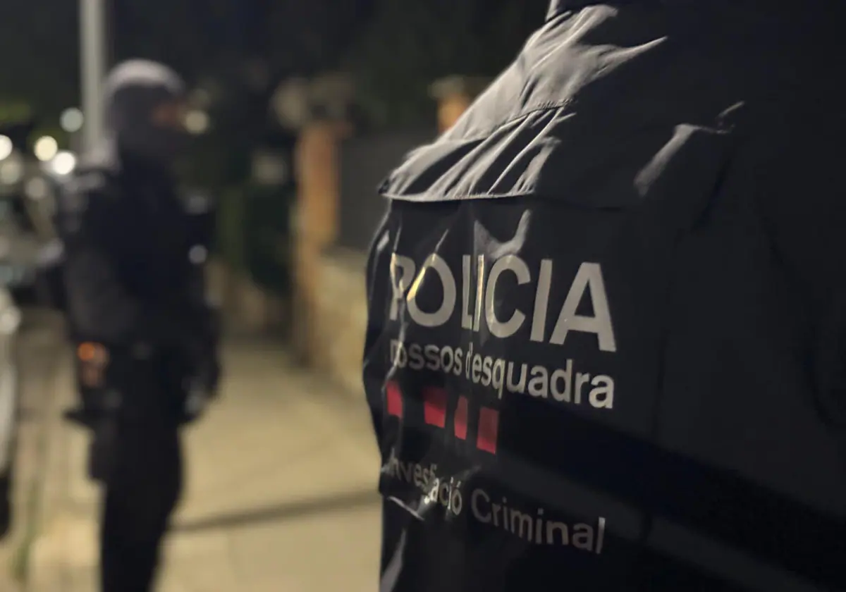 Despliegue de los Mossos para desmantelar la banda de narcos