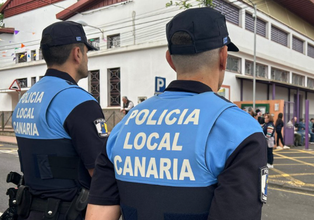 Agentes del cuerpo municipal en foto de archivo