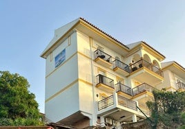 Un desprendimiento derriba la senda litoral en Mijas