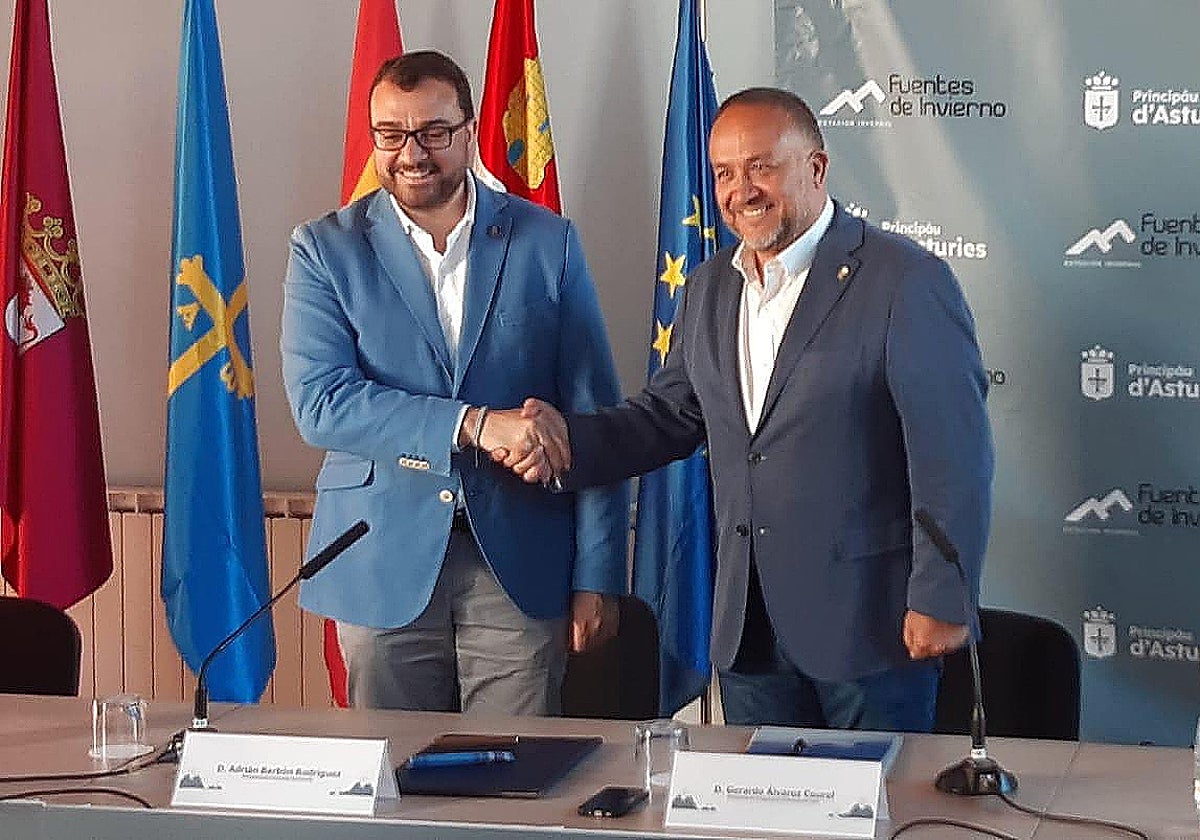 Gerardo Álvarez Courel y Adrián Barbón, tras la firma