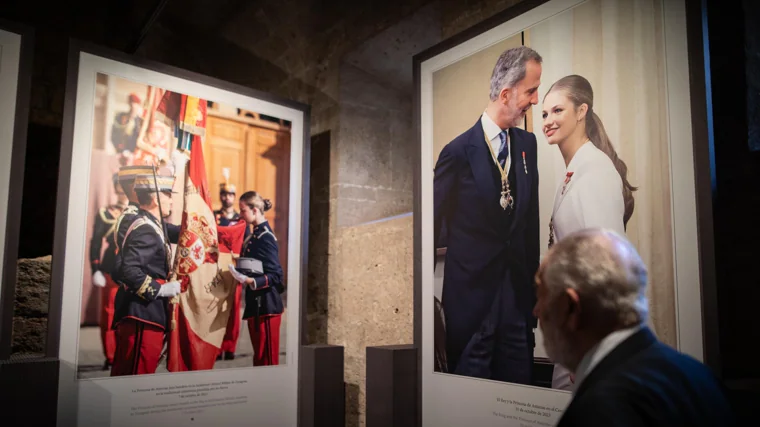 La muestra incluye 19 fotografías de gran formato