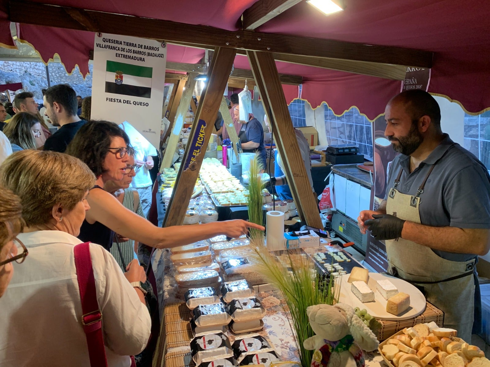 La Feria del Queso de Zuheros, en imágenes