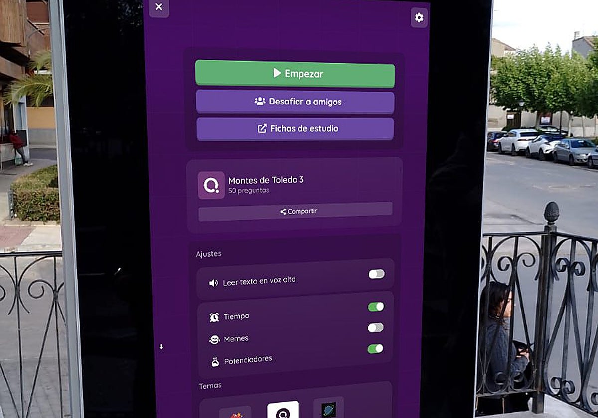 Pantalla instalada en la localidad de Mora