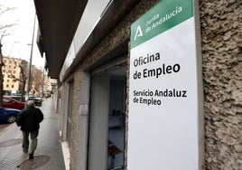 Un total de 800 ayuntamientos andaluces contratarán a 10.000 desempleados este año