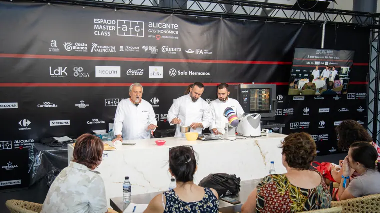 Paco Torreblanca participa en el evento con un concurso de pastelería