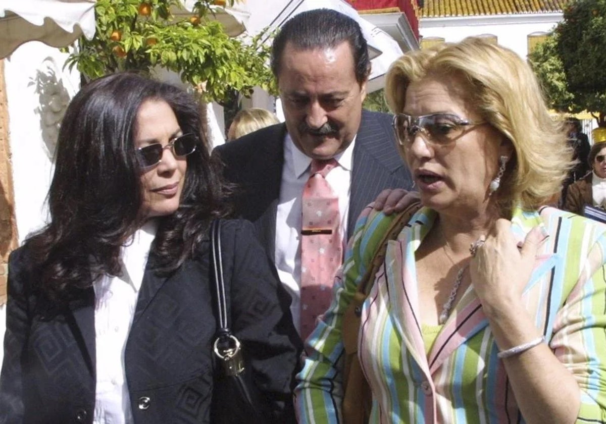 Isabel Pantoja, Julián Muñoz y Mayte Zaldívar, juntos en Marbella