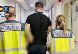 Detenidos cuatro hombres por quedar con otros para desvalijarles a través de una aplicación de citas