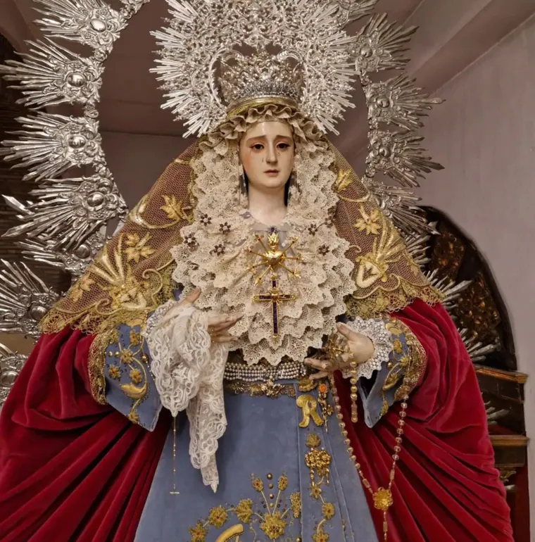 La Virgen del Rayo, vestida por Antonio Villar para el triduo y la procesión