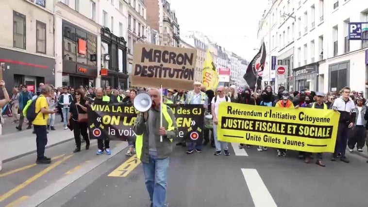 La prioridad para los manifestantes de izquierdas en la calle, la destitución de Macron