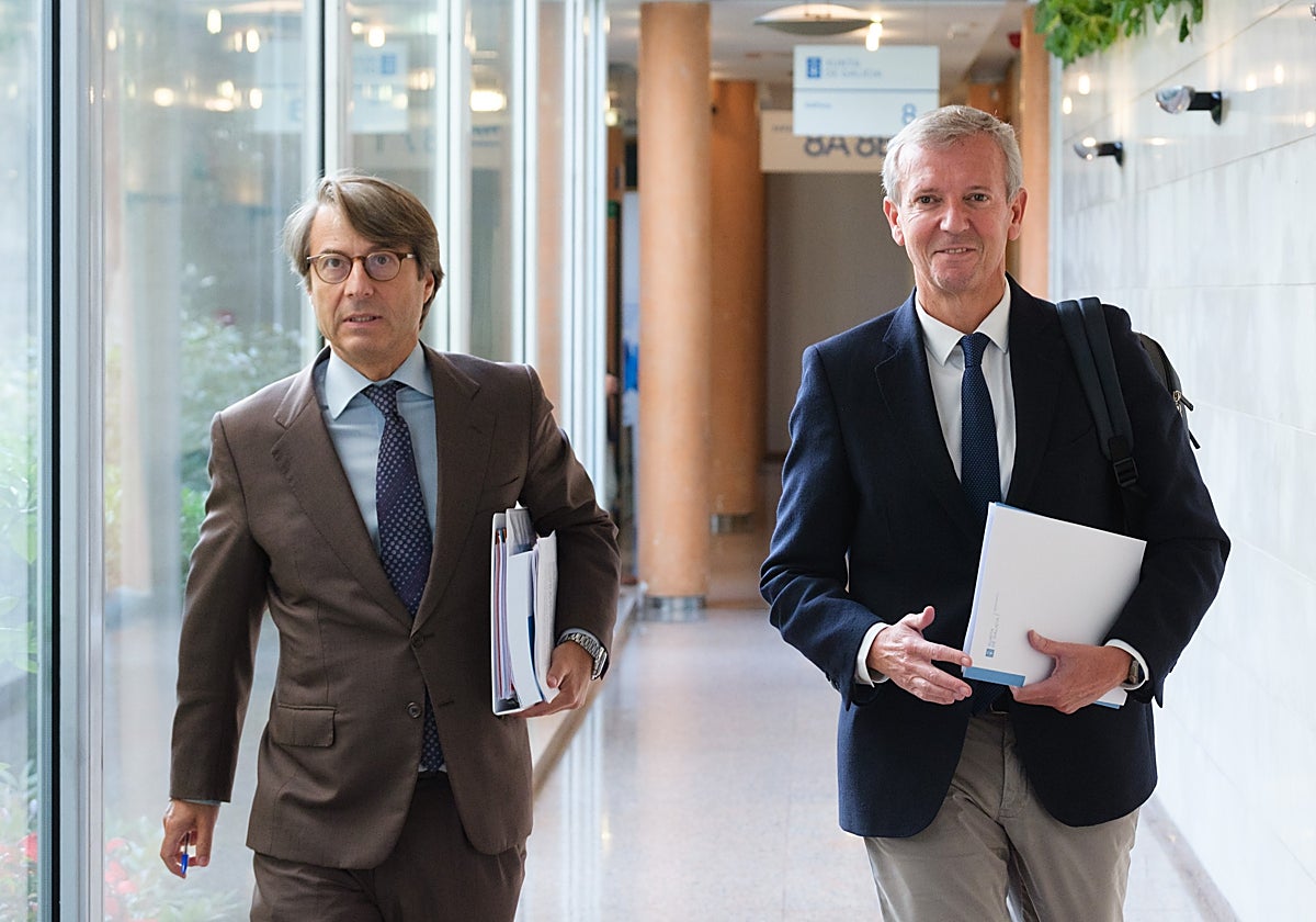 Alfonso Rueda y Miguel Corgos tras la reunión del Consello