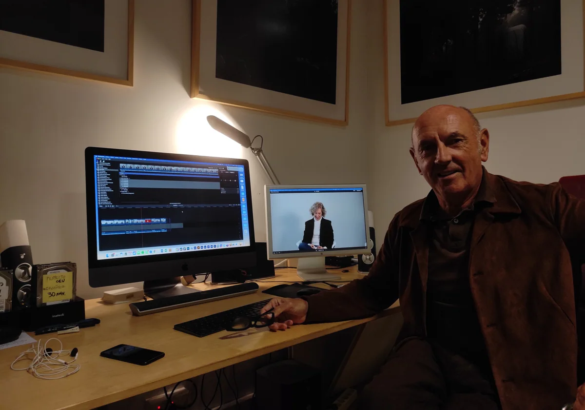 El director de cine vasco, Iñaki Arteta, en su estudio de Baracaldo (Vizcaya)