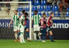 El Córdoba CF regala puntos como visitante y Huesca no es una excepción (4-1)