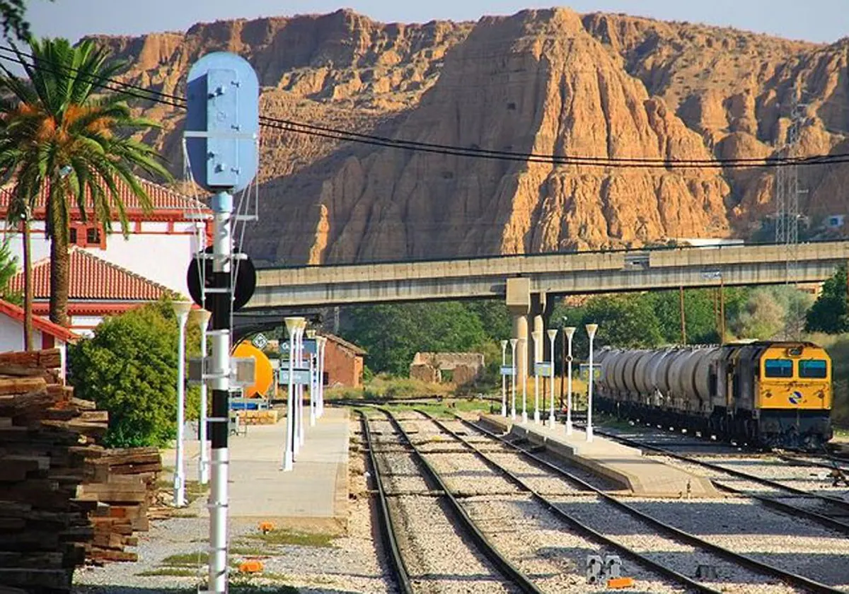 Estación de Guadix, de donde partiría la línea, que además podría conectar con Granada por Moreda