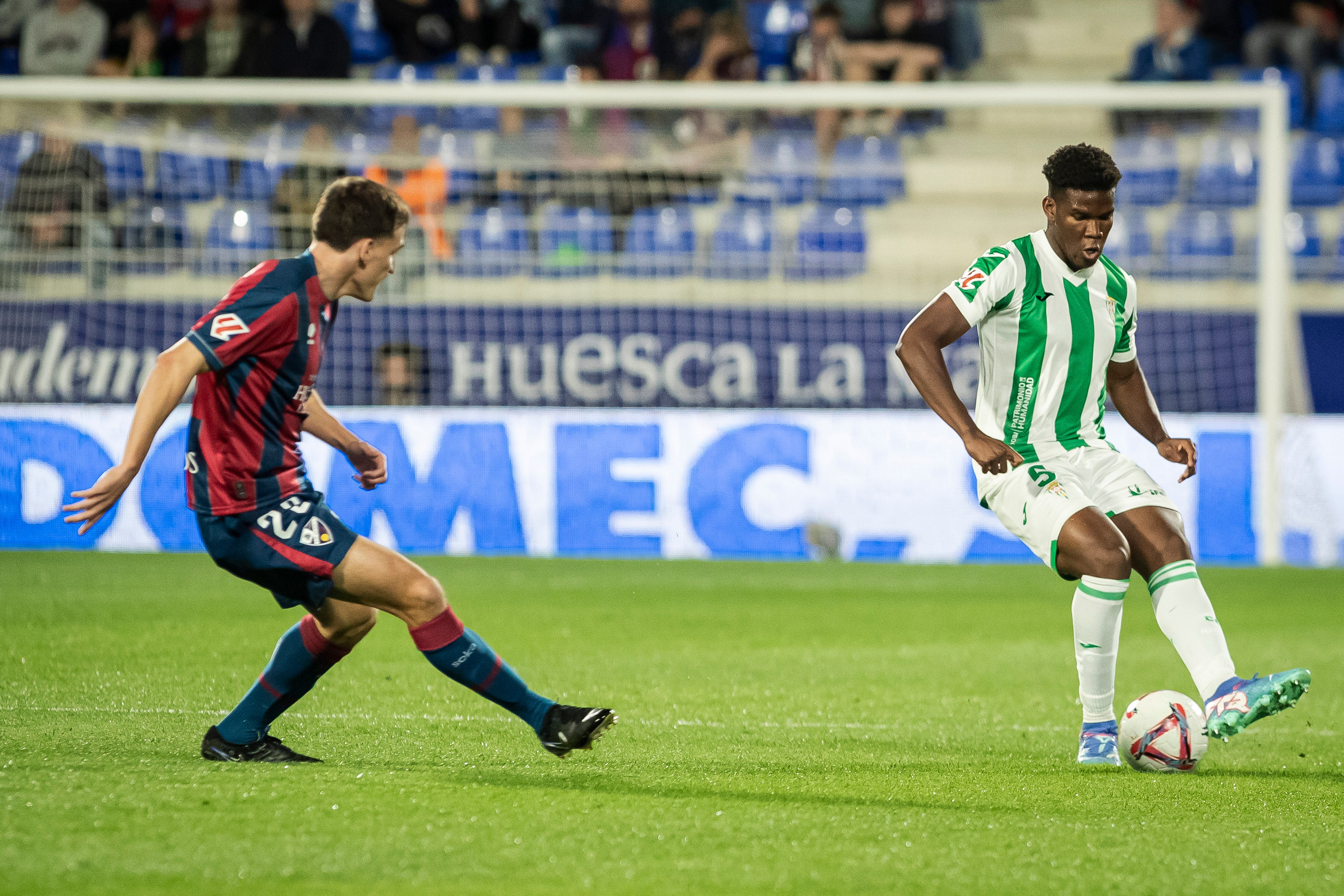 La severa derrota del CórdobaCF en Huesca, en imágenes