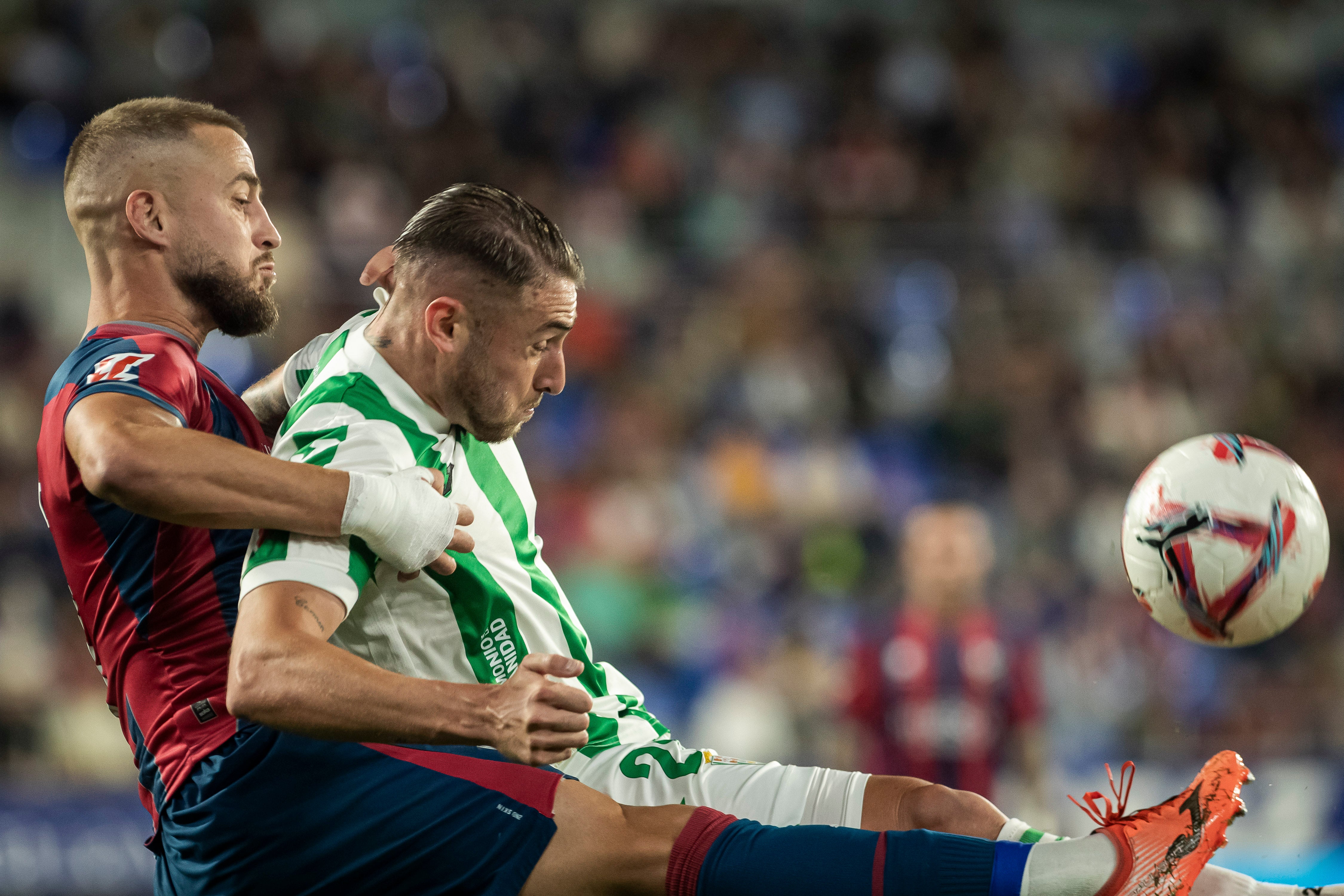 La severa derrota del CórdobaCF en Huesca, en imágenes