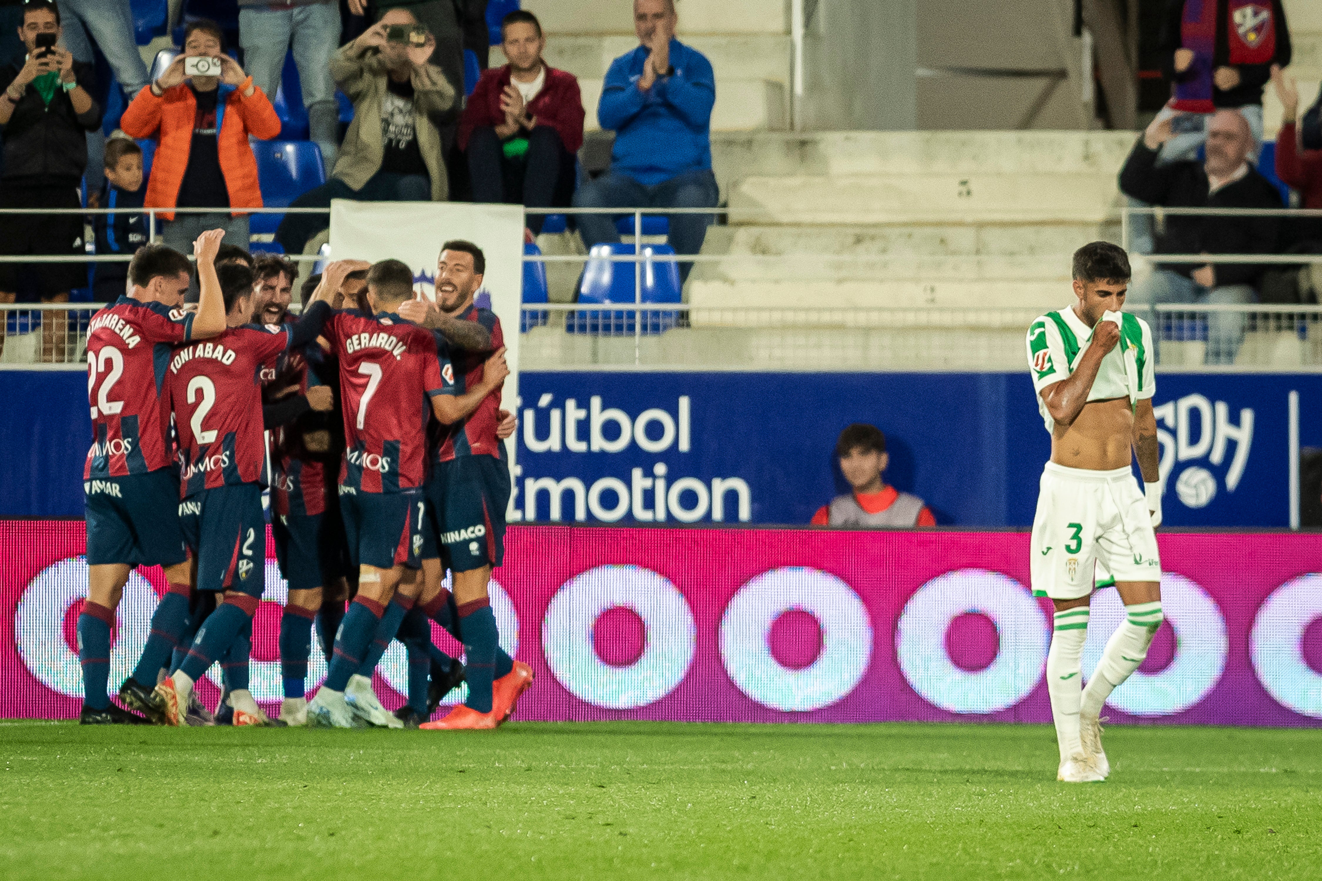 La severa derrota del CórdobaCF en Huesca, en imágenes