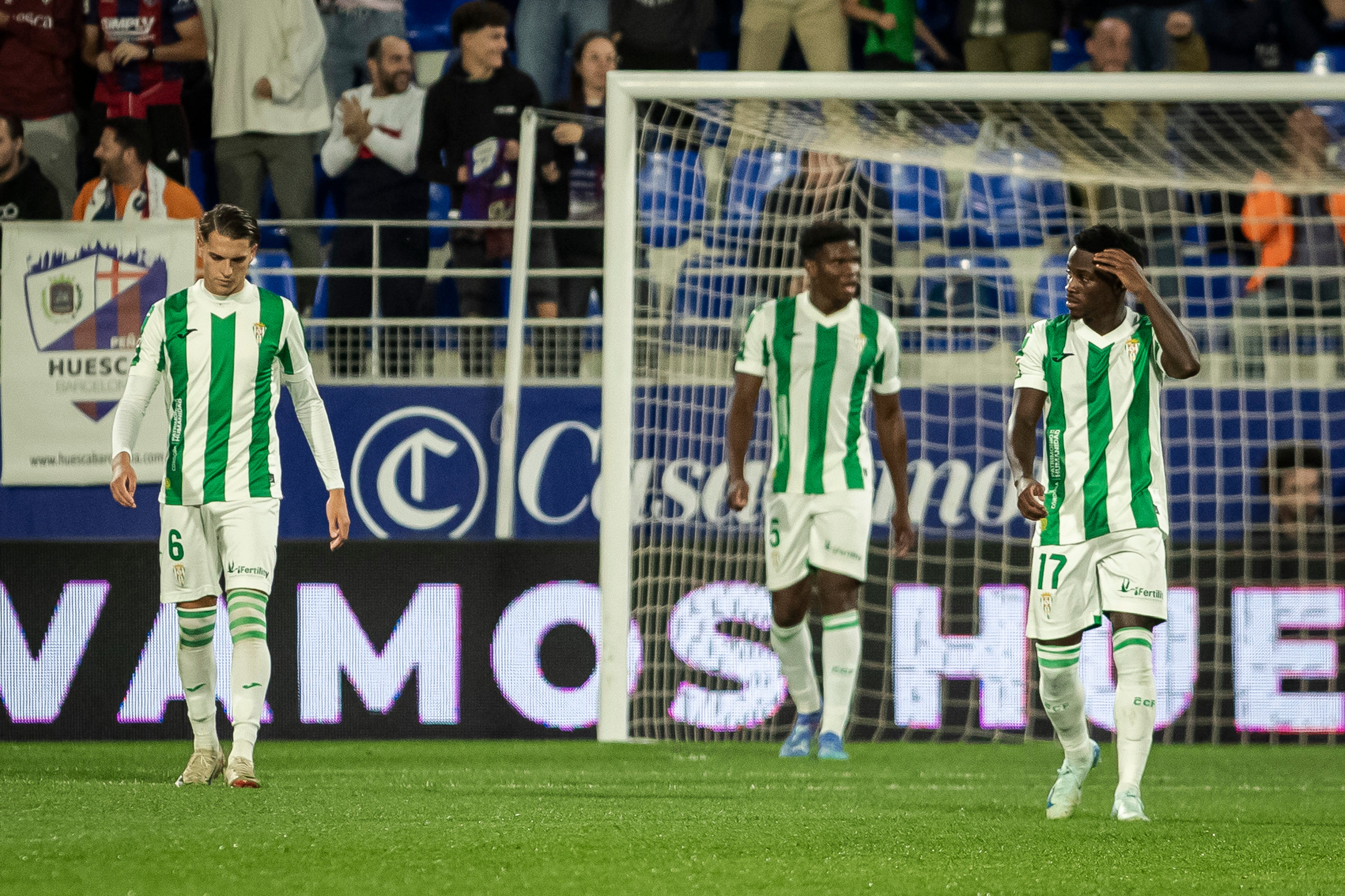 La severa derrota del CórdobaCF en Huesca, en imágenes