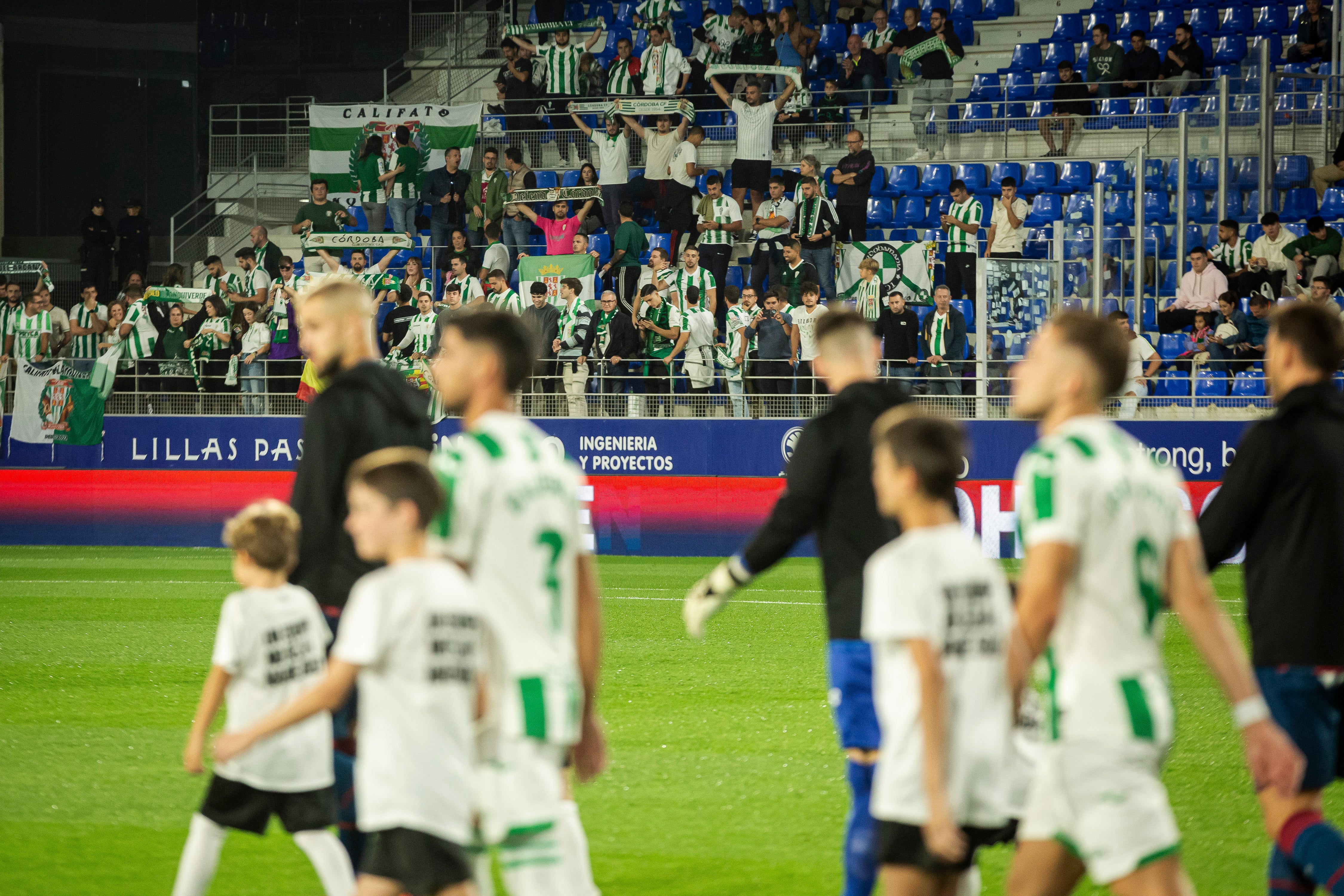 La severa derrota del CórdobaCF en Huesca, en imágenes