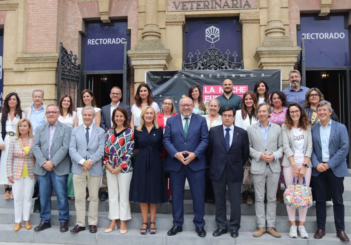 Responsables de la Universidad de Córdoba y la Asociación Española contra el Cáncer, en la constitución de la Cátedra