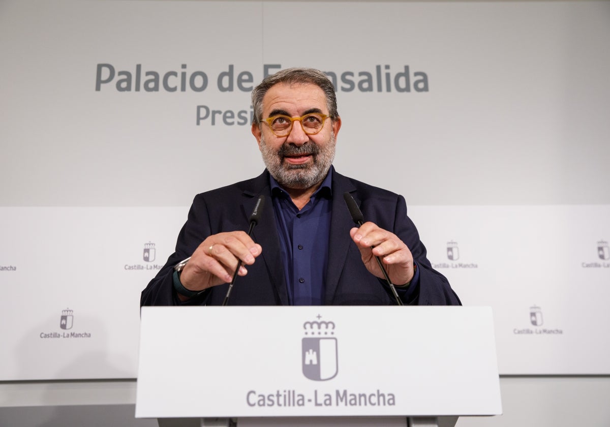 El consejero de Sanidad, en la rueda de prensa celebrada este martes en el Palacio de Fuensalida de Toledo