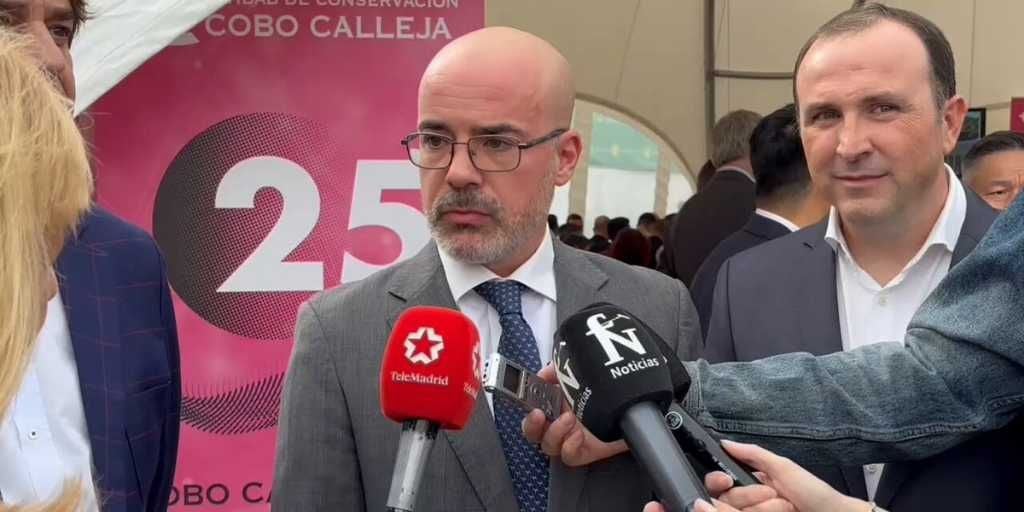 El delegado del Gobierno de Madrid cierra filas con el alcalde de Fuenlabrada y califica de «inhumana» la política de Ayuso con los menas