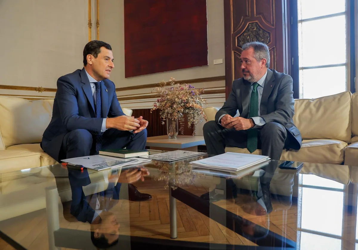 Juanma Moreno, en su encuentro con Juan Espadas en el Palacio de San Telmo